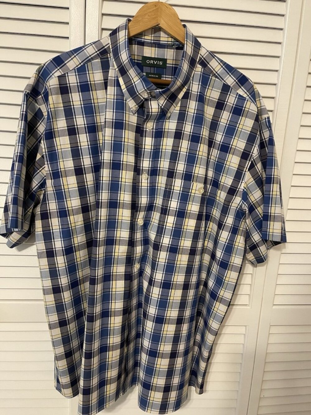 Orvis Active Fit Wrinkle Resistant Blue White Yellow Plaid SS Shirt Regular